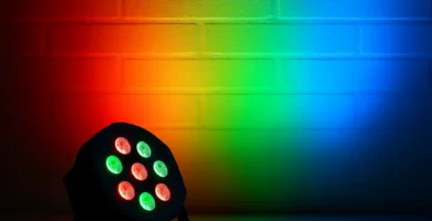 Focos LED para fiestas con iluminación RGB y efectos especiales