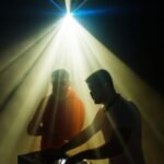 djs-con-luces-para-fiestas-y-maquinas-de-humo