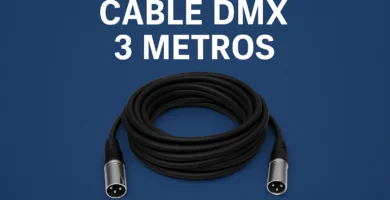 Cable DMX de 3 metros enrollado con conectores XLR macho y hembra sobre fondo azul