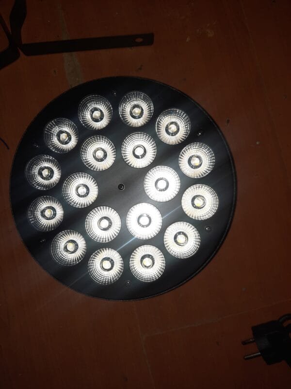 Foco Led para Escenarios 18x10w carcasa Metálica