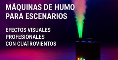 Máquina de humo para escenarios con luces LED en funcionamiento, emitiendo chorro de humo de colores durante un espectáculo