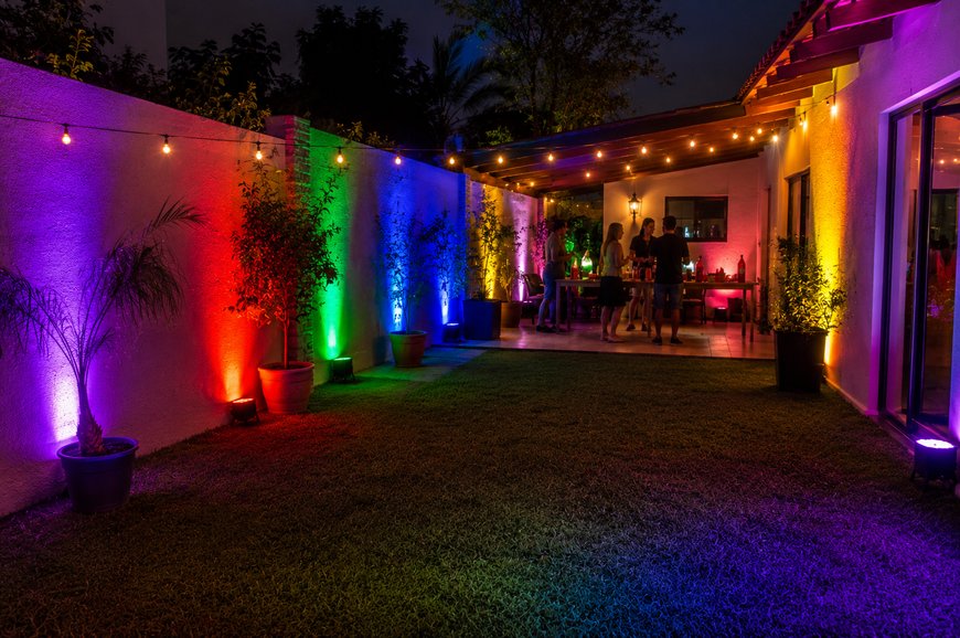 Focos LED de colores para fiestas en casa