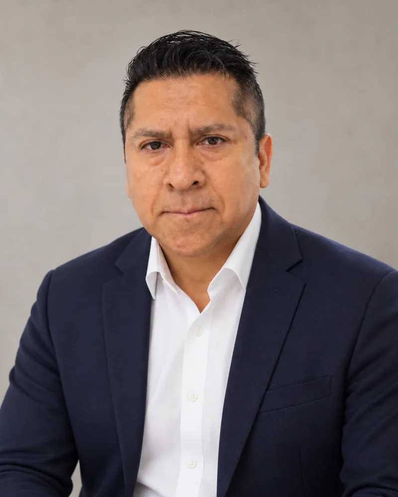Retrato de Javier Calfuman, representante legal de Comercial CuatroVientosCYE